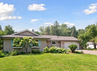 18025 Hummingbird Rd, Deephaven, MN 55391