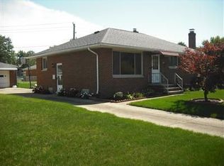 7169 Oakwood Rd, Parma, OH 44130