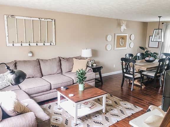 2nd image of 1581 Saint Ives Ct