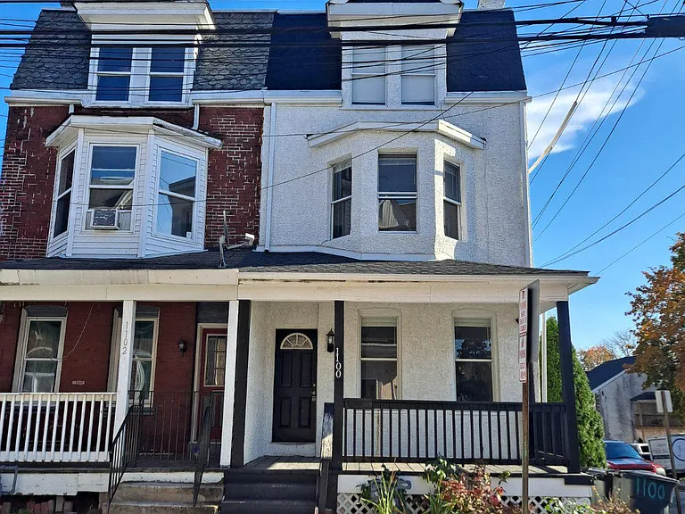 1100 Green St — Photo 2