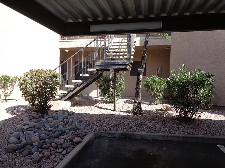 E Highland Ave — Photo 10