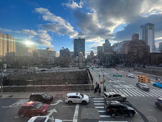 Rented by Apartment Luxe Realty Group, Inc | media 42