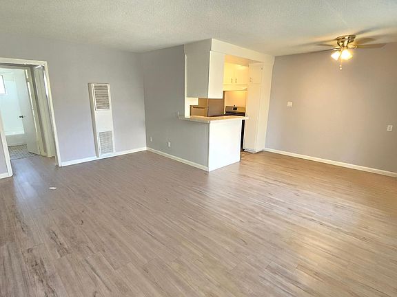 5th image of 1505 Beloit Ave #8