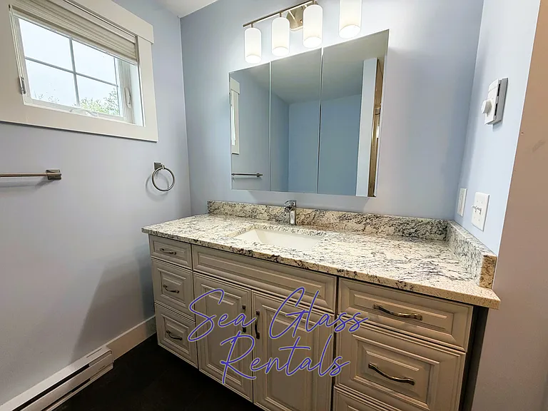 Beacon Dr — Photo 28