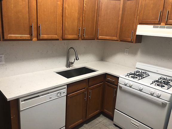 5th image of 709-713 W Barry #713-N1