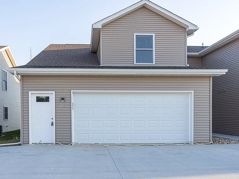 3350 Glenbrook Cir S — Photo 2