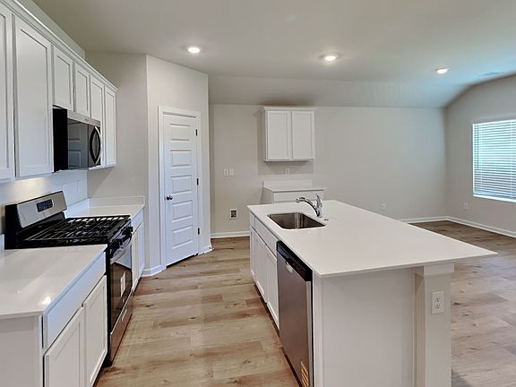 5th image of 8320 NW 61st St