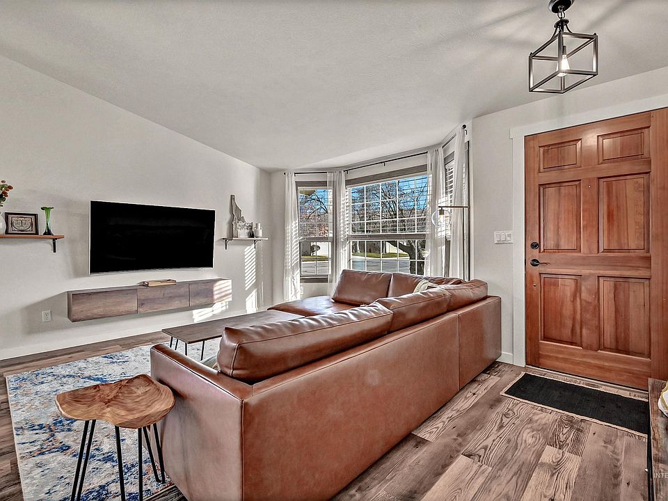 1st image of 6895 N Amesbury Way