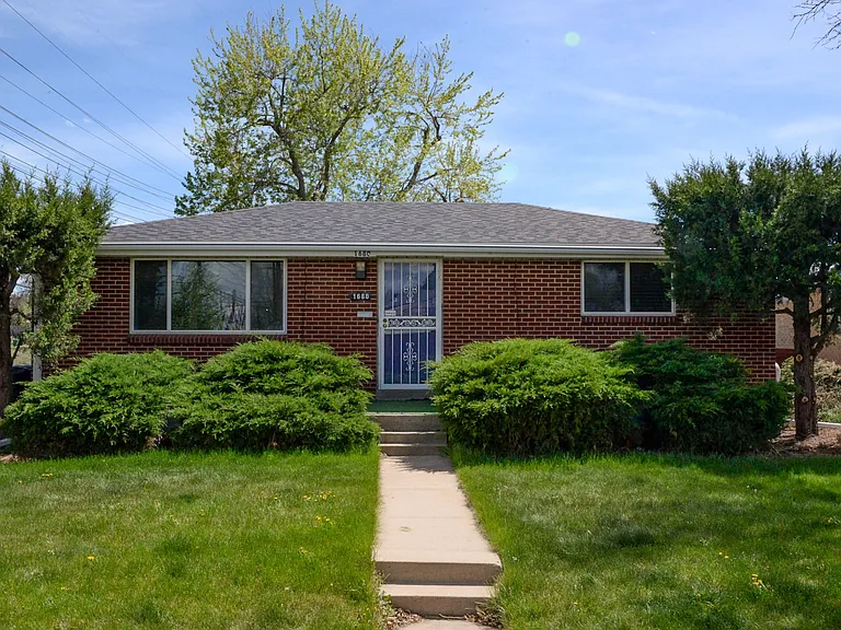 1680 W Arkansas Ave — Photo 2