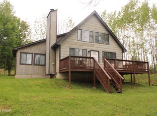 20 Woodcrest Ln, Lake Ariel, PA 18436