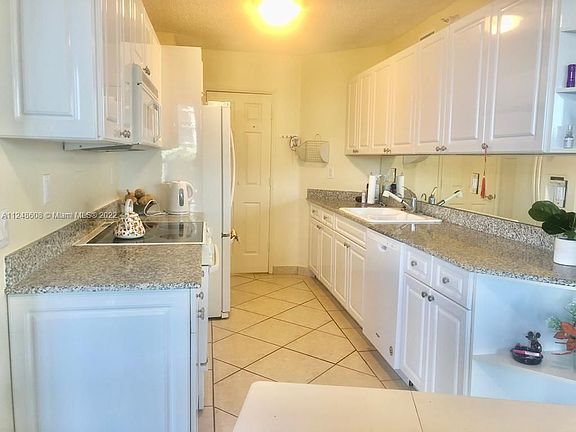 3rd image of 16711 Collins Ave APT 706