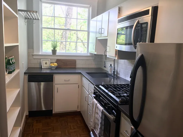 21 Peachtree Memorial Dr NW #10 — Photo 5