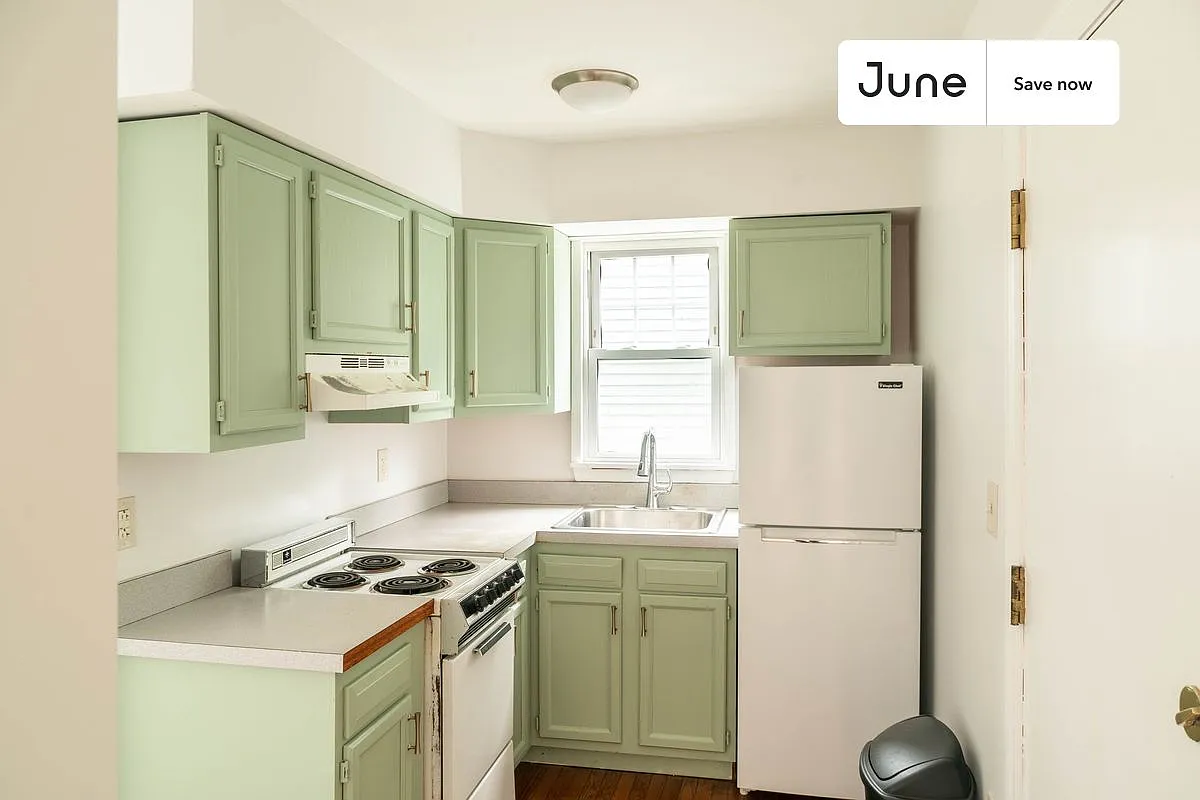 Studio in Somerville on a flexible lease #1320 — Photo 1