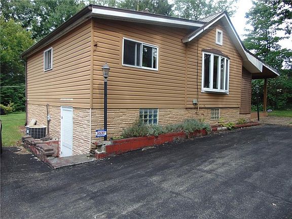372 Dunbar Ohiopyle Rd, Dunbar, PA 15431 MLS 1475747