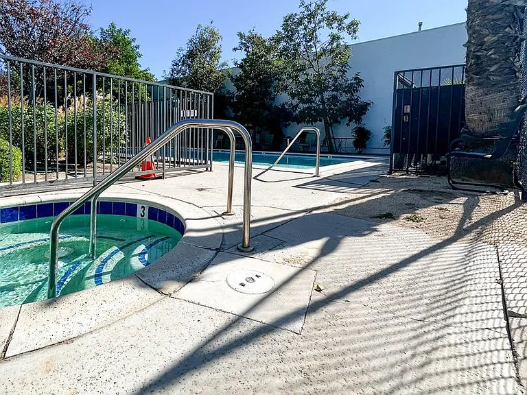 9939 Topanga Canyon Blvd — Photo 38