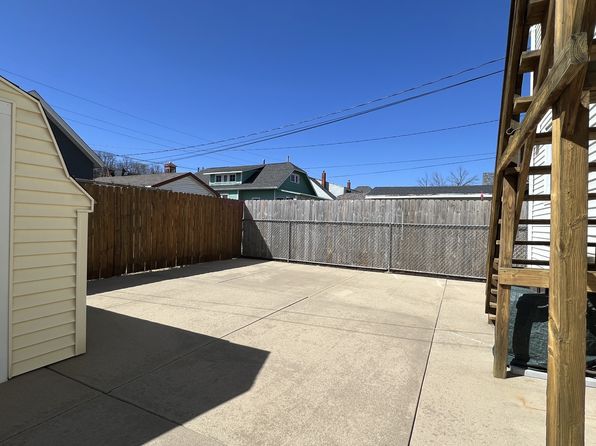 2831 Jackson St, Dubuque, IA 52001