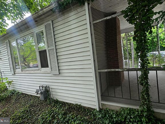 3rd image of 730 E Division St