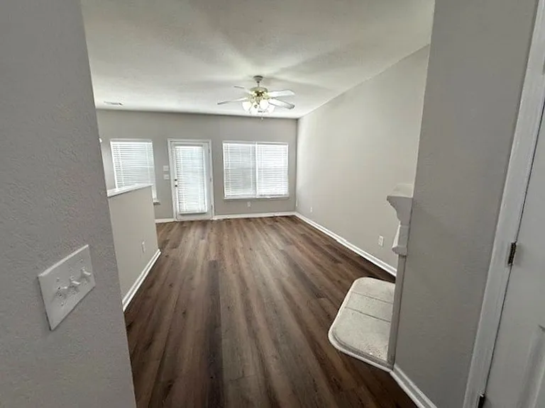 7043 Brookview Crk — Photo 4