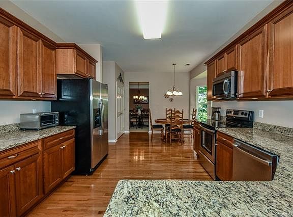 3rd image of 107 Wilton Pl