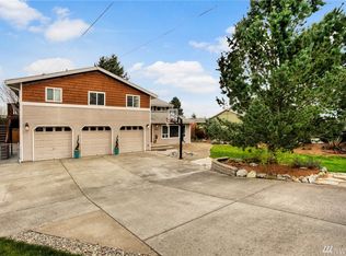 3333 Shorecliff Dr NE, Tacoma, WA 98422