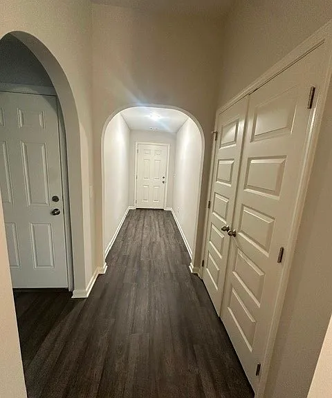 444 Country Club Dr — Photo 4
