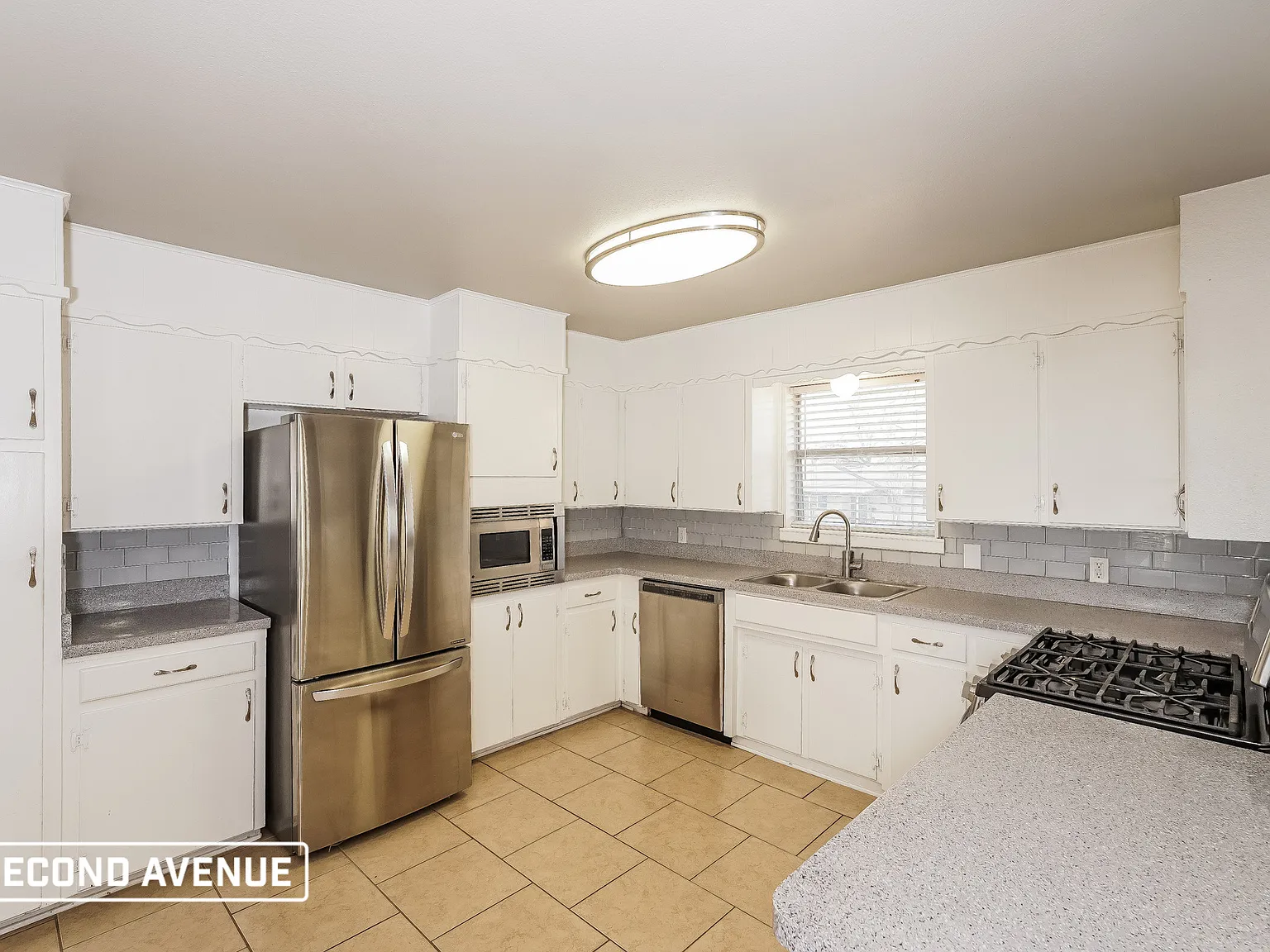 3 bed, 2.5 bath, 2576 sqft, $2,195 — Photo 3