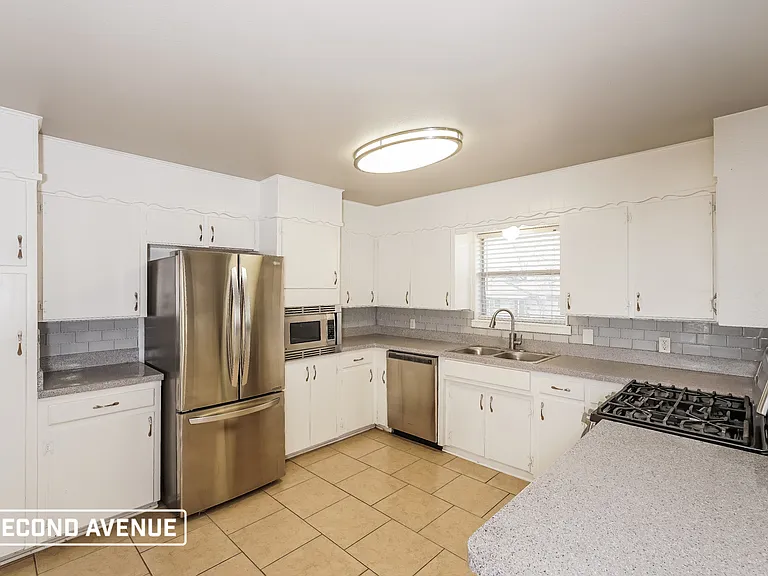 7608 Deaver Dr — Photo 3