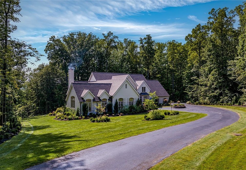 1st image of 920 Chestnut Run