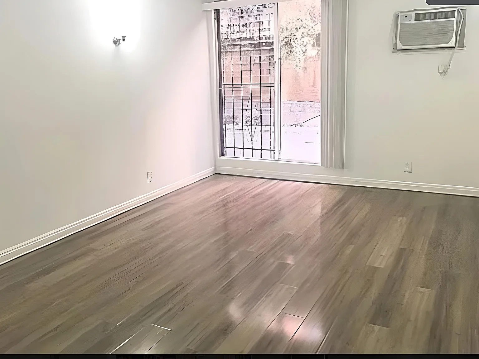 435 S Mariposa Ave — Photo 4