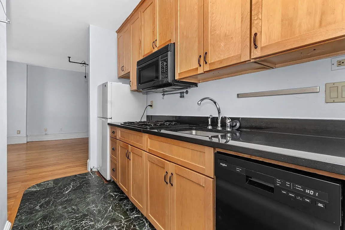 1 bed, 1.0 bath, 600 sqft, $3,700 — Photo 3