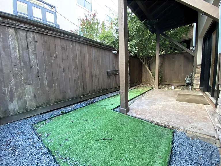 1012 Crocker St — Photo 6