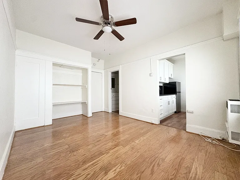 959 E Broadway #4 — Photo 2