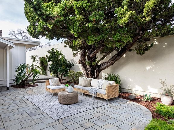 5th image of 1006 E Evelyn Ave