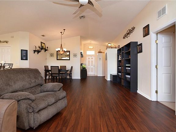 4th image of 140 China Berry Cir