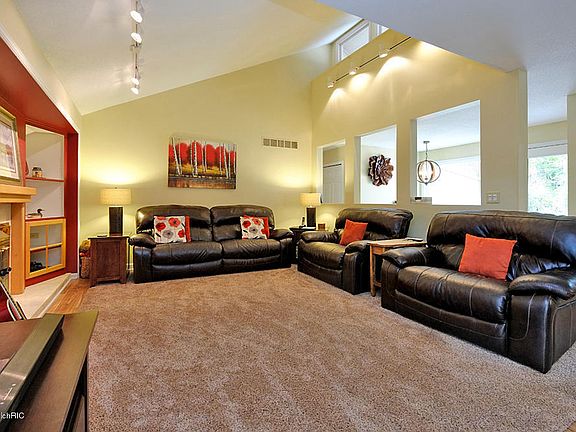 5th image of 10255 Huckleberry Ln