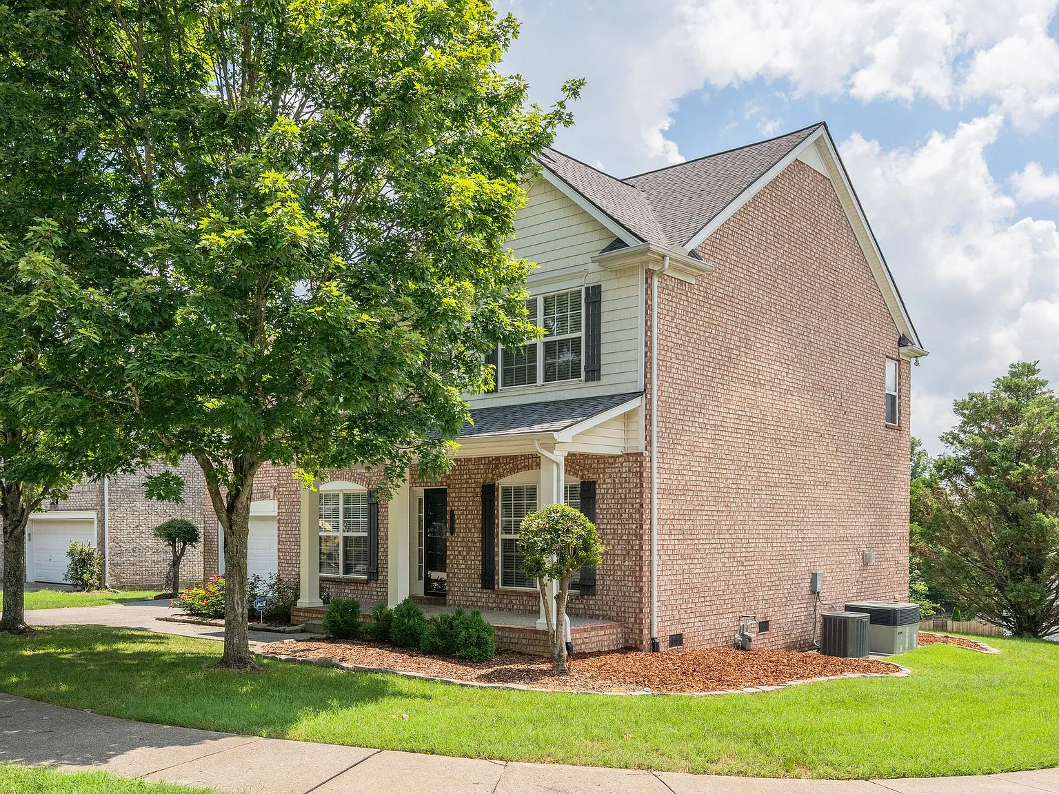 5 bed, 3094 sqft, $3,999 — Photo 3