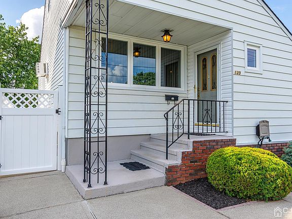 4th image of 139 McGuire St