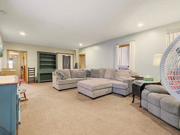 3rd image of 7367 Wyandot St