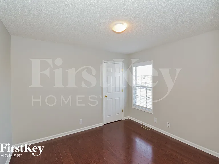3890 Mackenzie Dr — Photo 10