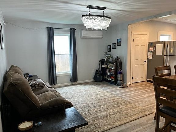4th image of 803 Grove St