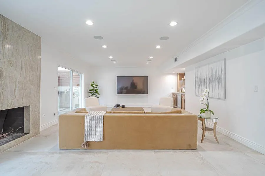 5 bed, 5.5 bath, 3493 sqft, $9,999 — Photo 4