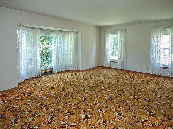 2nd image of 9906 Rosewood Ave