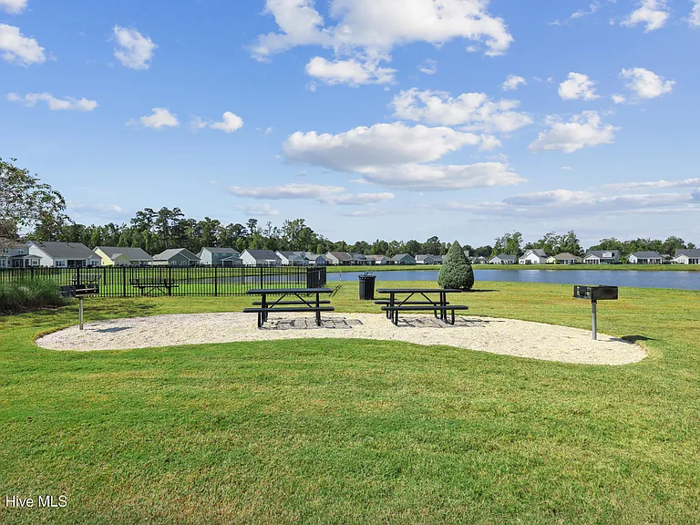 359 Hanover Lakes Dr — Photo 31