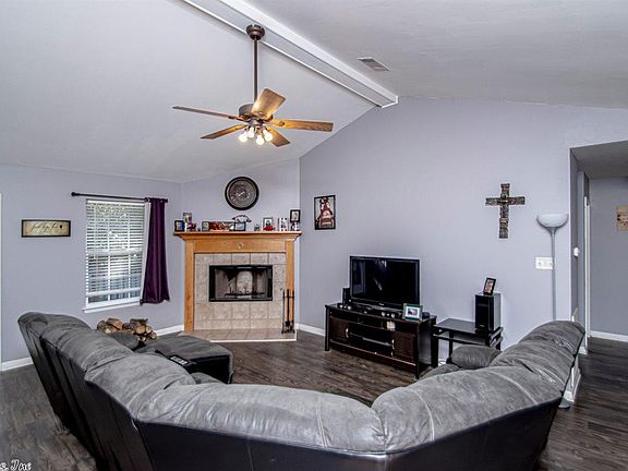 4th image of 1109 Stamford Dr