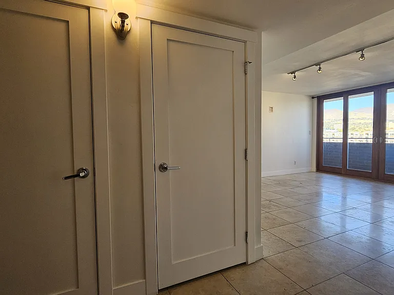 230 E Broadway St #1008 — Photo 11