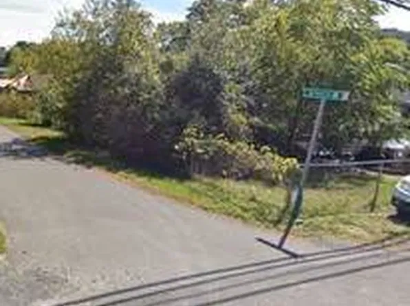 342 Maple Ln, Mount Hope, WV 25880
