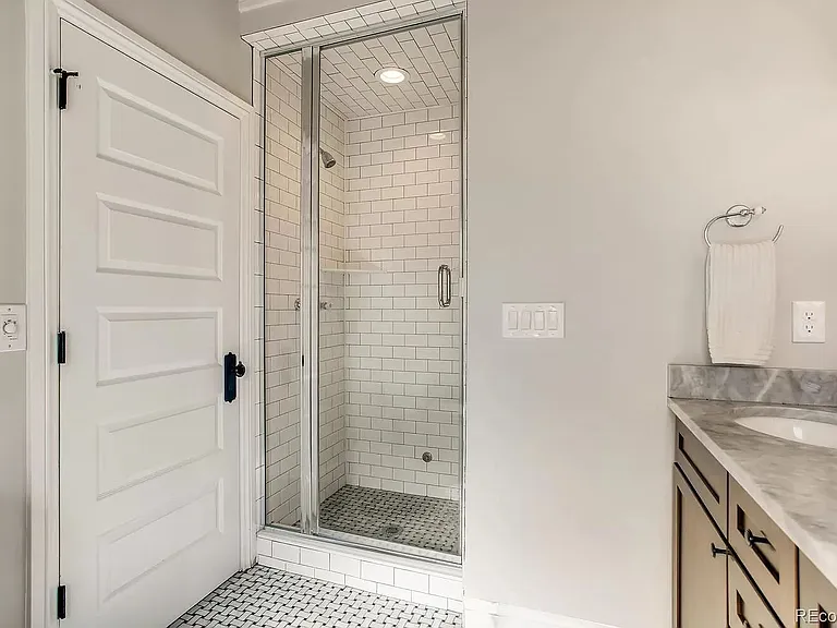 774 N Lafayette St — Photo 12