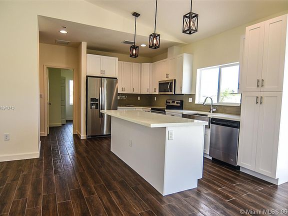 cabinet colors avail