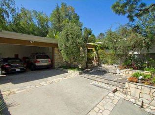 16121 Clear Oak Dr, Encino, CA 91436