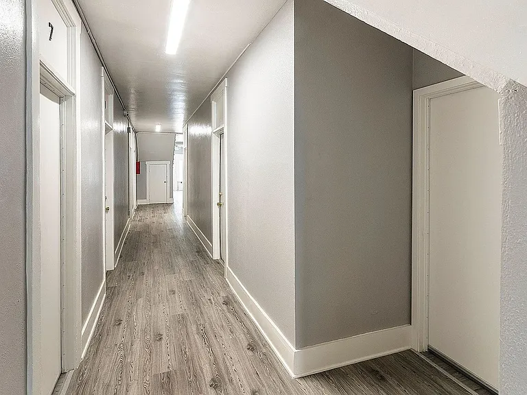 Portside Studio Apartments — Photo 23